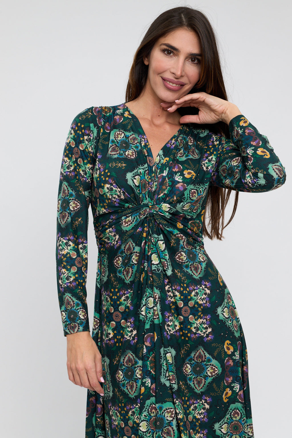 Vestido midi nudo estampado fondo verde